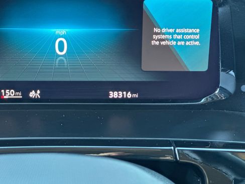 Used 2024 Volkswagen Atlas SE image 19