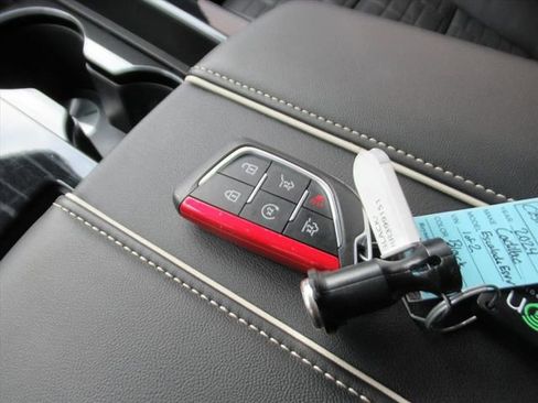 Used 2024 Cadillac Escalade ESV V w/ Heavy-Duty Trailer Package image 46