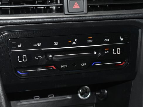New 2026 Volkswagen Taos SE FWD image 10