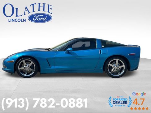 Used 2008 Chevrolet Corvette Coupe w/ Z51 Performance Package RWD image 2