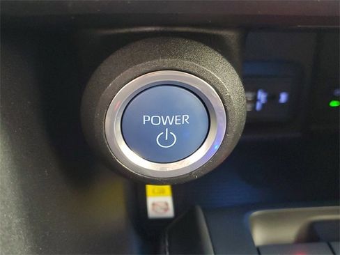 Used 2022 Toyota Venza LE image 32