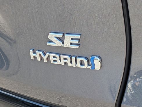 Used 2022 Toyota RAV4 SE image 9