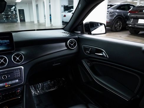 Used 2019 Mercedes-Benz CLA 250 CLA 250 image 11