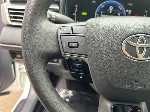 Used 2025 Toyota Camry LE AWD/4WD image 15