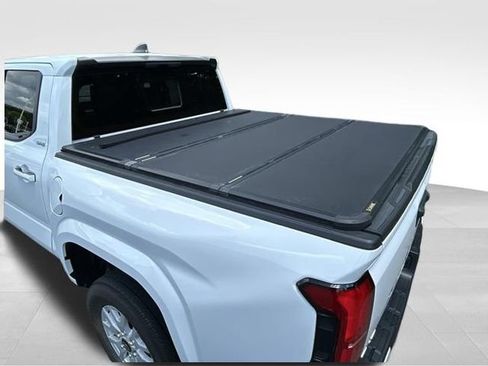 Certified 2024 Toyota Tacoma SR5 AWD/4WD image 15