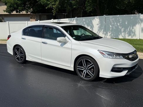 Used 2016 Honda Accord Touring image 4