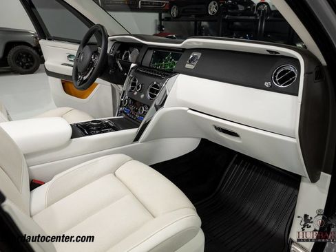 Used 2023 Rolls-Royce Cullinan AWD/4WD image 26