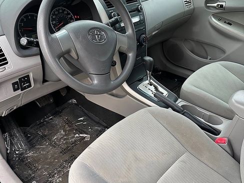 Used 2010 Toyota Corolla LE image 7