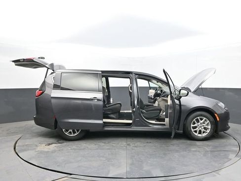 Used 2023 Chrysler Voyager LX FWD image 63