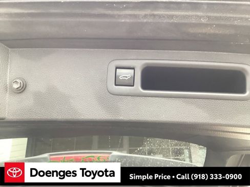 Used 2022 Toyota Highlander XLE image 16