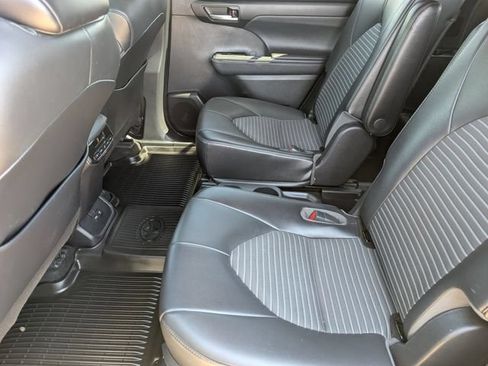 Used 2021 Toyota Highlander XSE AWD/4WD image 20