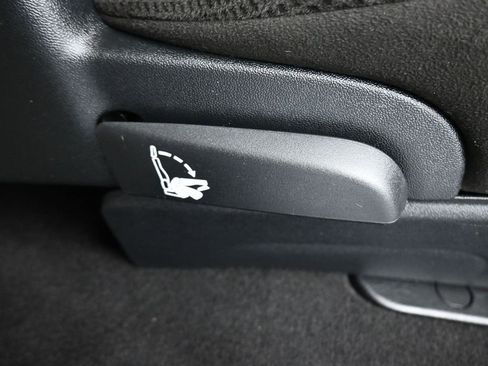 Used 2016 Dodge Grand Caravan SE image 38