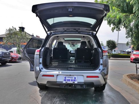 Used 2023 Nissan Pathfinder Platinum AWD/4WD image 15