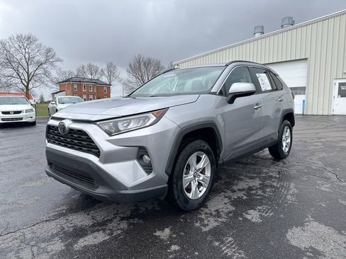 Used 2020 Toyota RAV4 XLE image 3