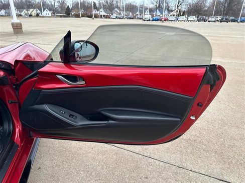 Used 2016 MAZDA MX-5 Miata Club image 18