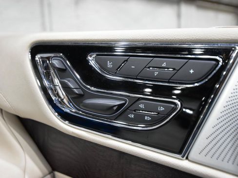 Used 2019 Lincoln Navigator Reserve AWD/4WD image 13