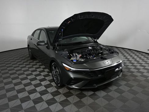 Used 2024 Hyundai Elantra SEL w/ Convenience Package FWD image 31