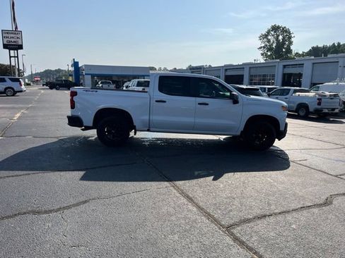 Used 2019 Chevrolet Silverado 1500 W/T w/ Trailering Package AWD/4WD image 2