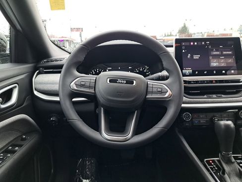 Used 2023 Jeep Compass Latitude image 22