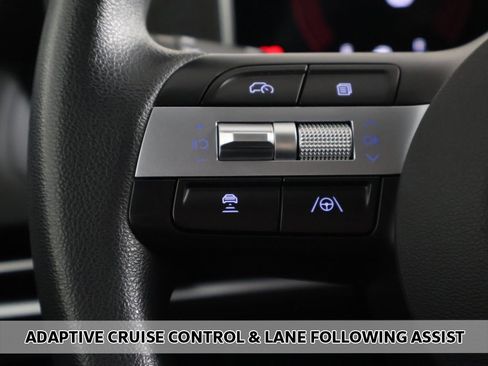 Certified 2025 Hyundai Tucson SE image 3