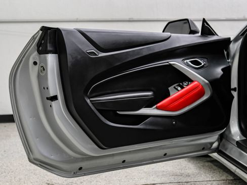 Used 2018 Chevrolet Camaro SS RWD image 41