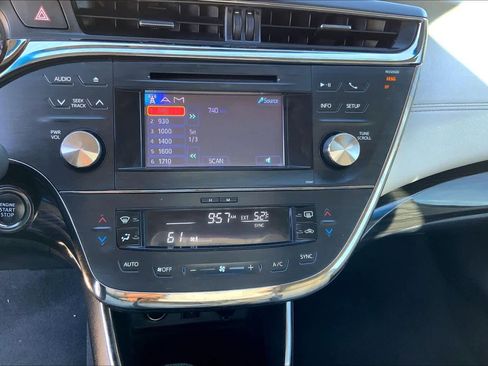 Used 2013 Toyota Avalon XLE image 29