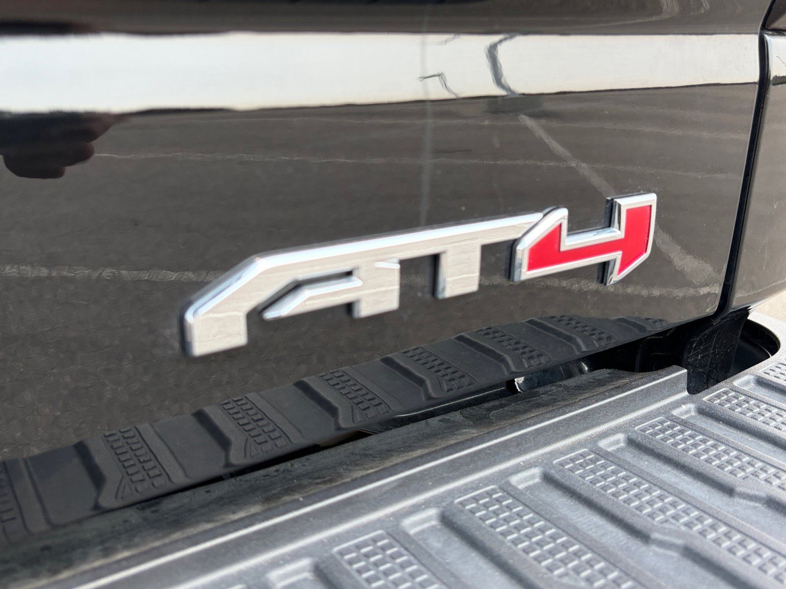 Used 2025 GMC Sierra 1500 AT4 AWD/4WD image 29