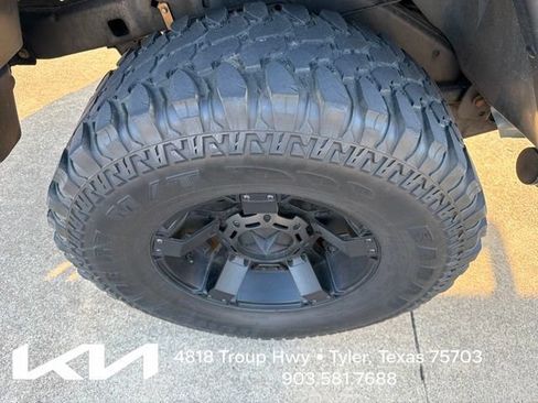 Used 2014 Jeep Wrangler Unlimited Sport w/ Connectivity Group AWD/4WD image 10