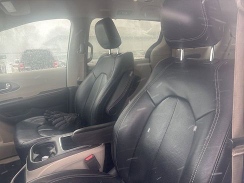 Used 2022 Chrysler Pacifica Touring-L image 21