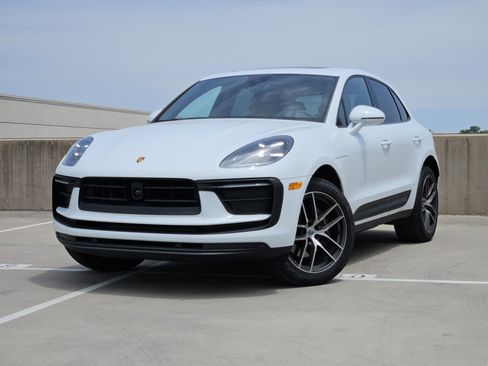 Certified 2026 Porsche Macan AWD/4WD image 1