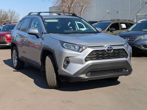 Used 2021 Toyota RAV4 XLE Premium image 3