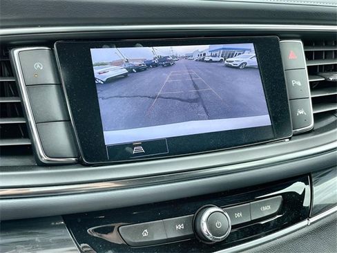 Used 2022 Buick Enclave Essence image 15