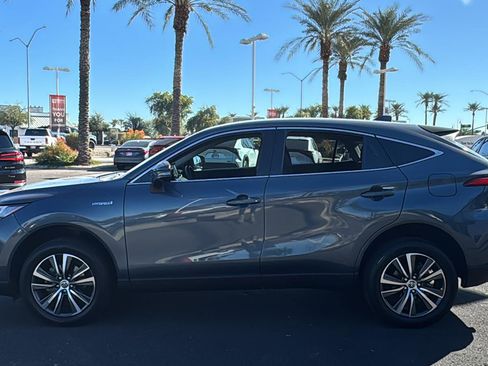 Used 2021 Toyota Venza LE w/ Carpet Mat Package (TMS) image 4