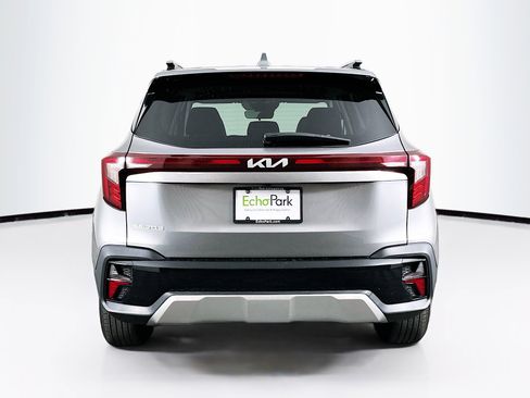 Used 2025 Kia Seltos S FWD image 7