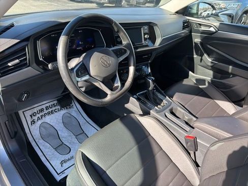 Used 2024 Volkswagen Jetta SE image 4