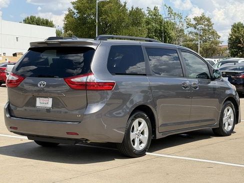 Used 2019 Toyota Sienna LE FWD image 4