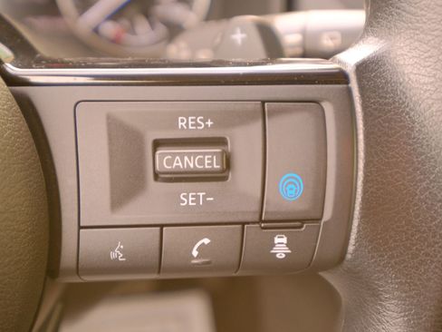 Used 2023 Nissan Rogue SV image 37