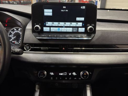 Used 2024 Mitsubishi Outlander SE image 27