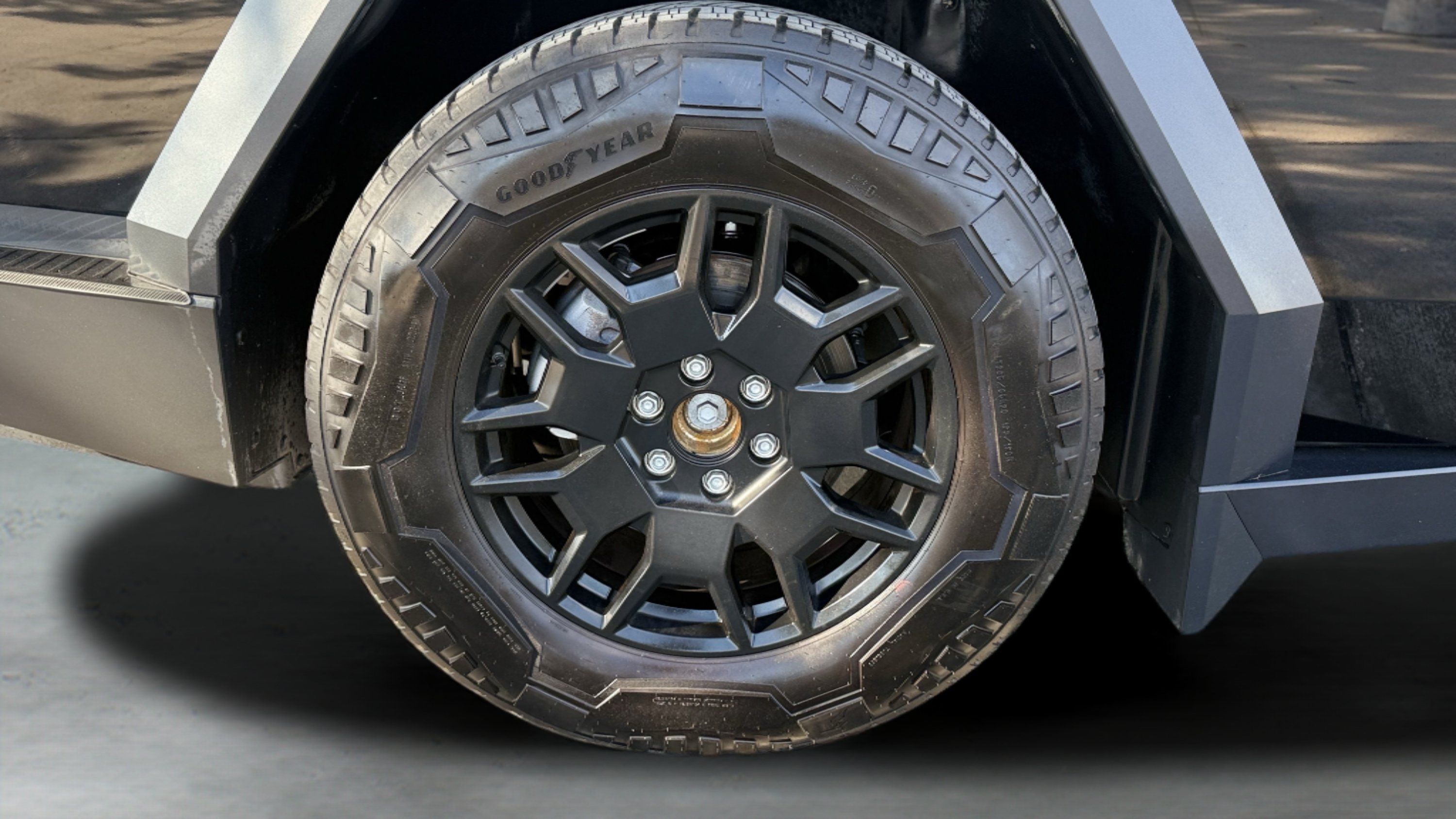Used 2024 Tesla Cybertruck AWD Crew Cab image 11