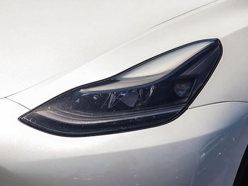 Used 2023 Tesla Model Y Performance AWD/4WD image 8