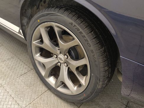 Used 2017 Dodge Challenger SXT RWD image 31