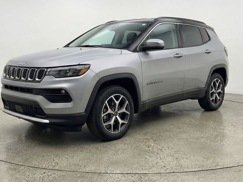Used 2025 Jeep Compass Limited AWD/4WD image 3
