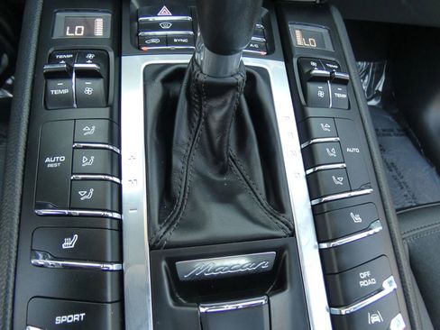 Used 2018 Porsche Macan Sport Edition image 61