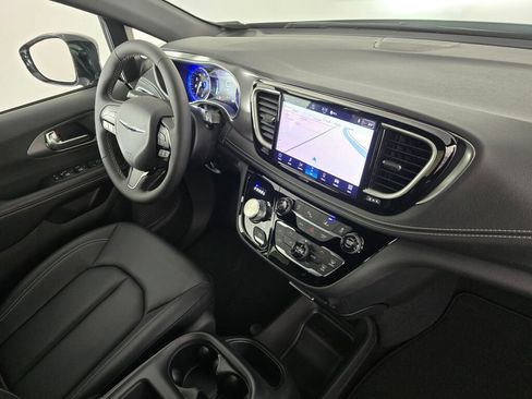 New 2026 Chrysler Pacifica Select image 32