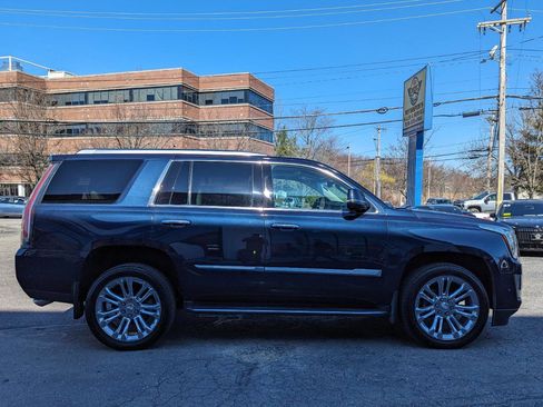 Used 2019 Cadillac Escalade Luxury w/ LPO, Radiant Package AWD/4WD image 6