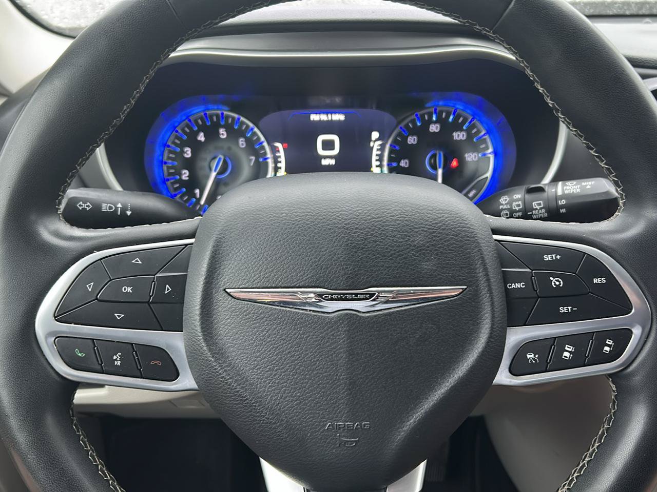 Used 2022 Chrysler Pacifica Touring-L FWD image 12