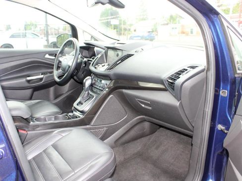 Used 2017 Ford C-MAX Energi Titanium w/ Equipment Group 501A FWD image 16