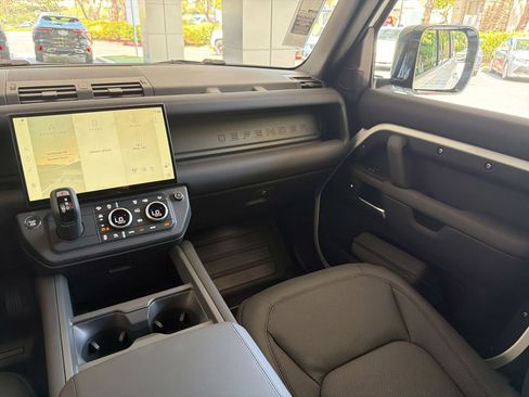 New 2026 Land Rover Defender 110 X-Dynamic SE AWD/4WD image 29
