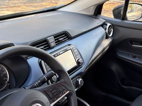 Used 2025 Nissan Versa SV image 31