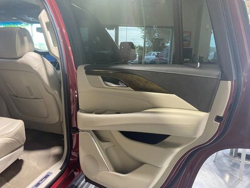 Used 2019 Cadillac Escalade Premium Luxury AWD/4WD image 19